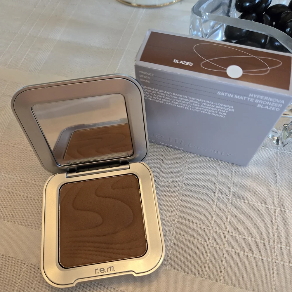 r.e.m. Beauty Hypernova Satin Matte Bronzer BNIB Shade Blazed